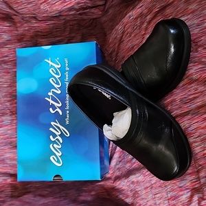 Easy Street Flex Black Size 9.5 Wide
